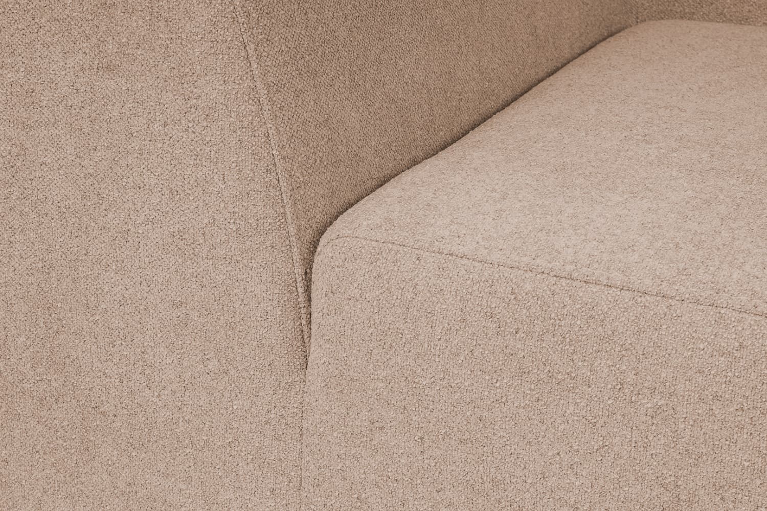 Компактная глубина сиденья. Оптимальная эргономика обеспечивает комфортную посадку, не занимая лишнего места